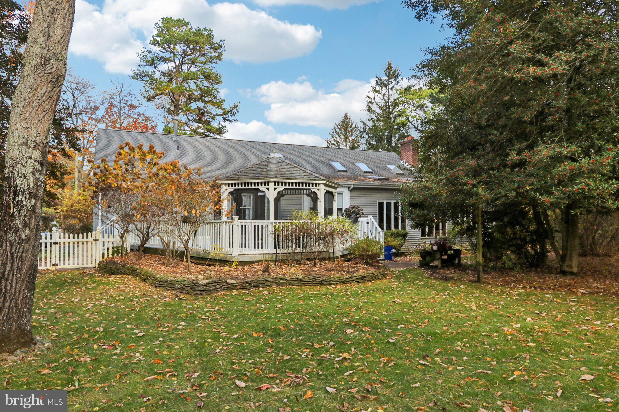 122 DEERFIELD AVENUE