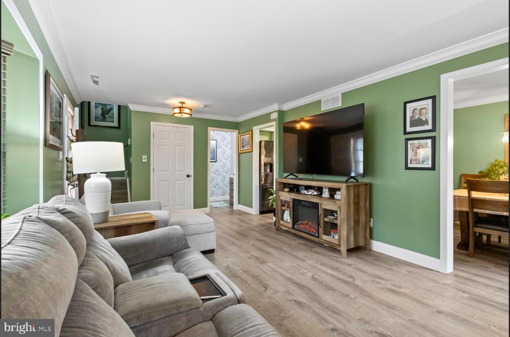 3605 FENWICK LANE