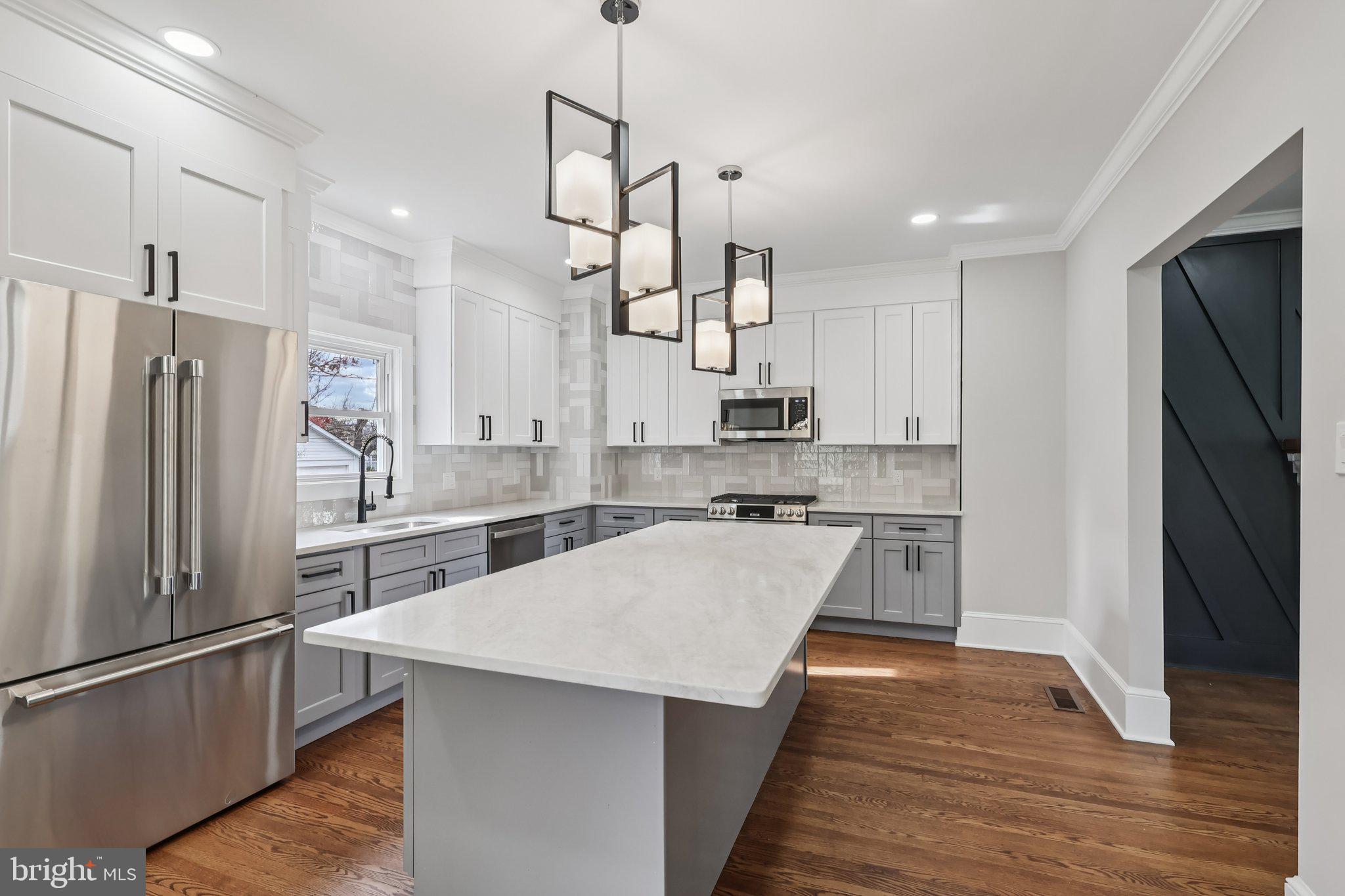 717 WASHINGTON AVENUE