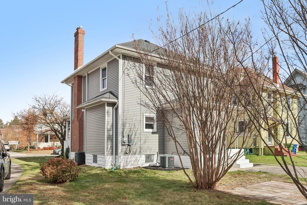 717 WASHINGTON AVENUE