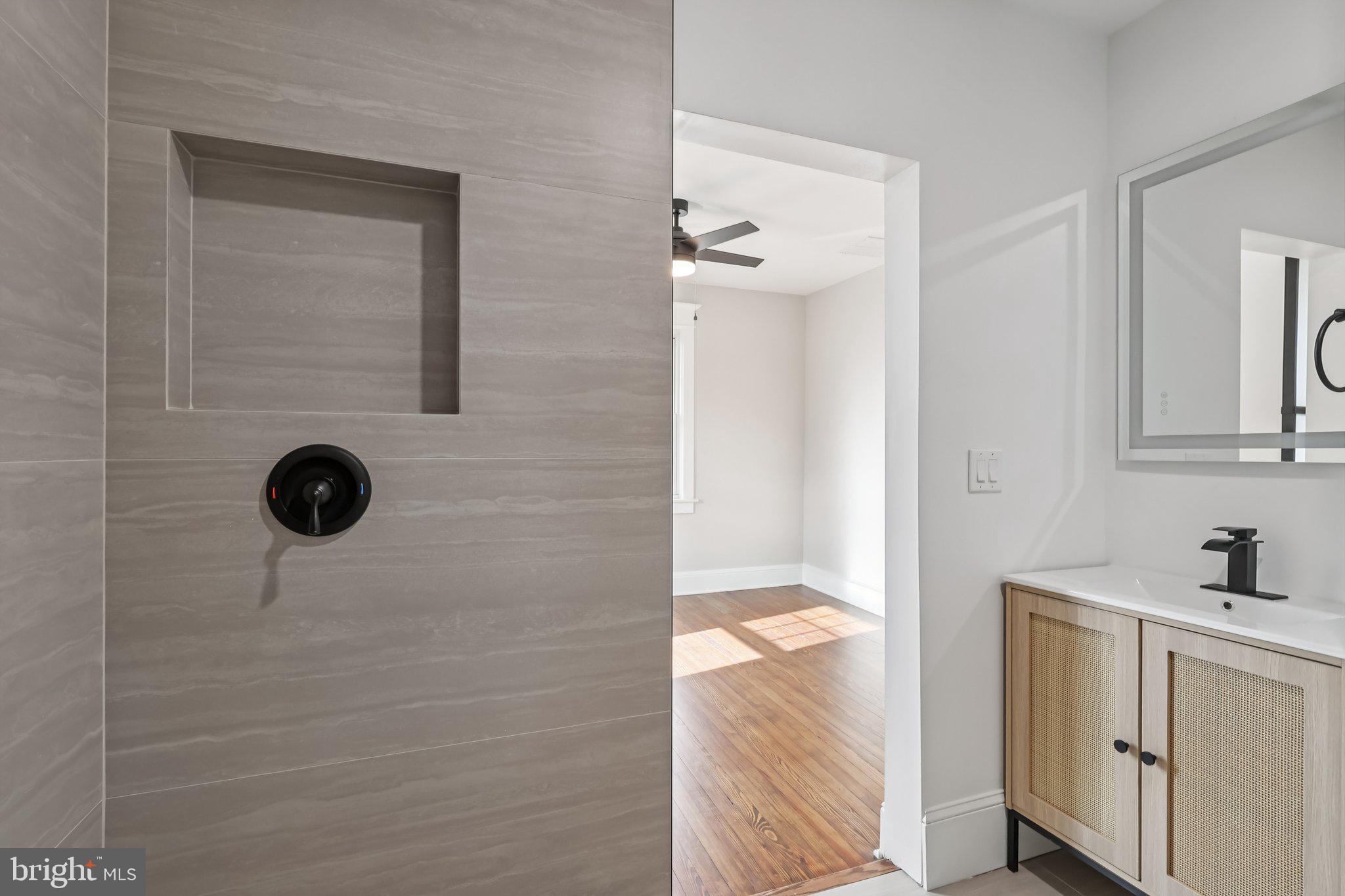 717 WASHINGTON AVENUE