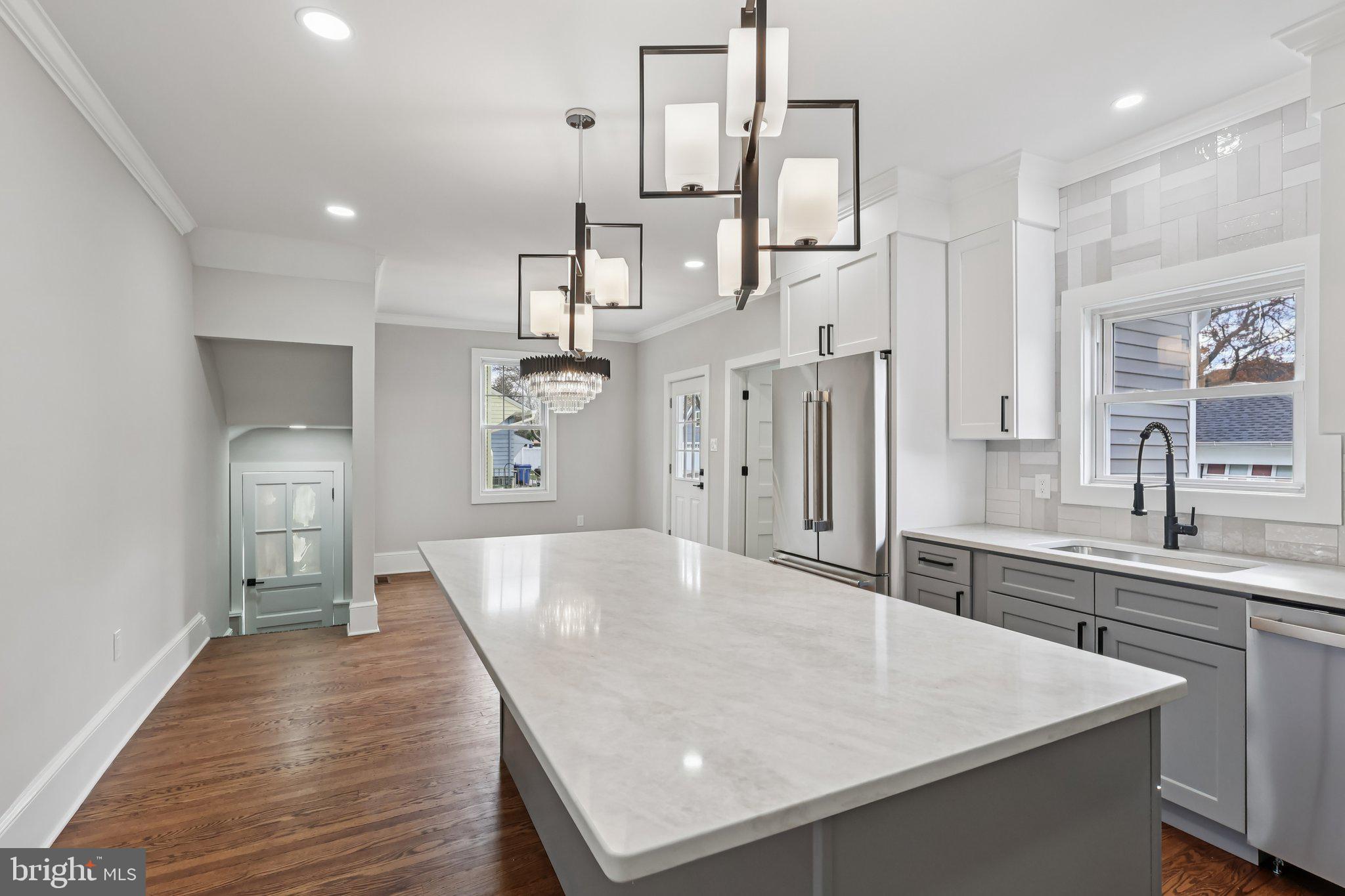 717 WASHINGTON AVENUE