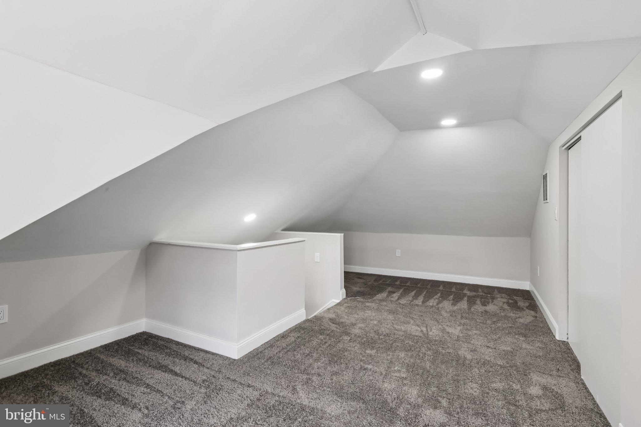 717 WASHINGTON AVENUE