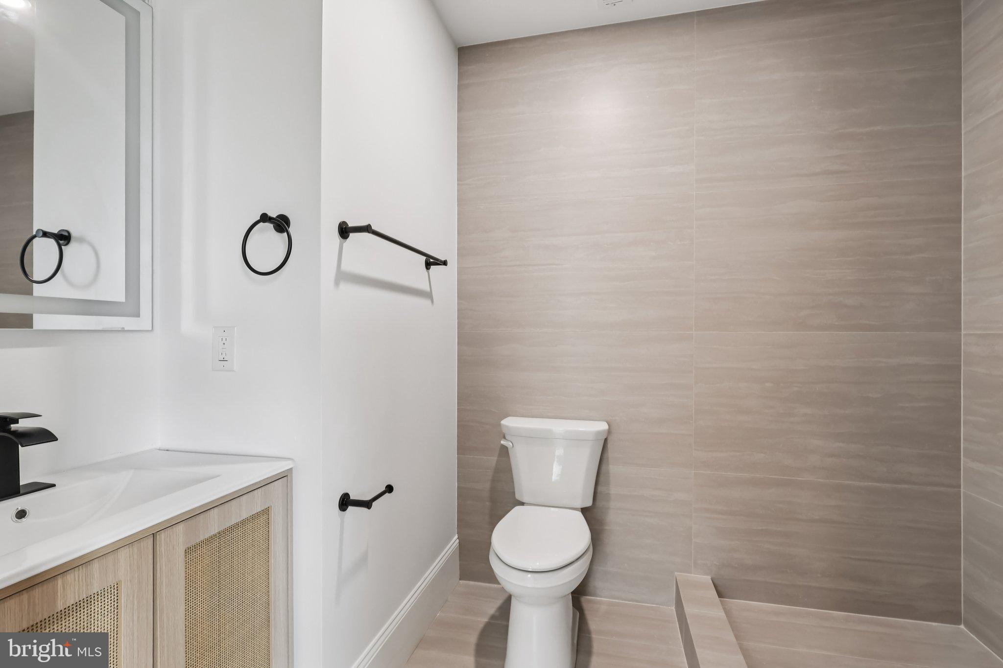 717 WASHINGTON AVENUE