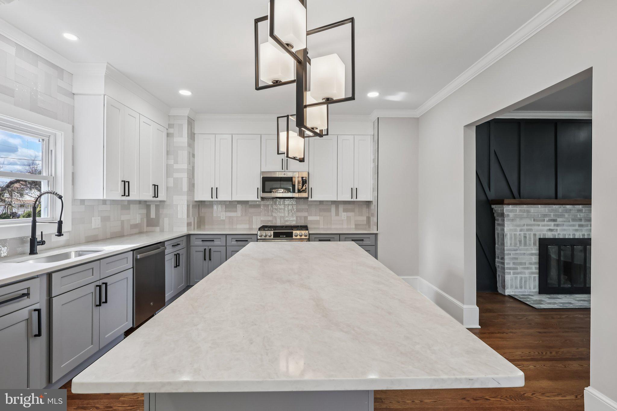 717 WASHINGTON AVENUE