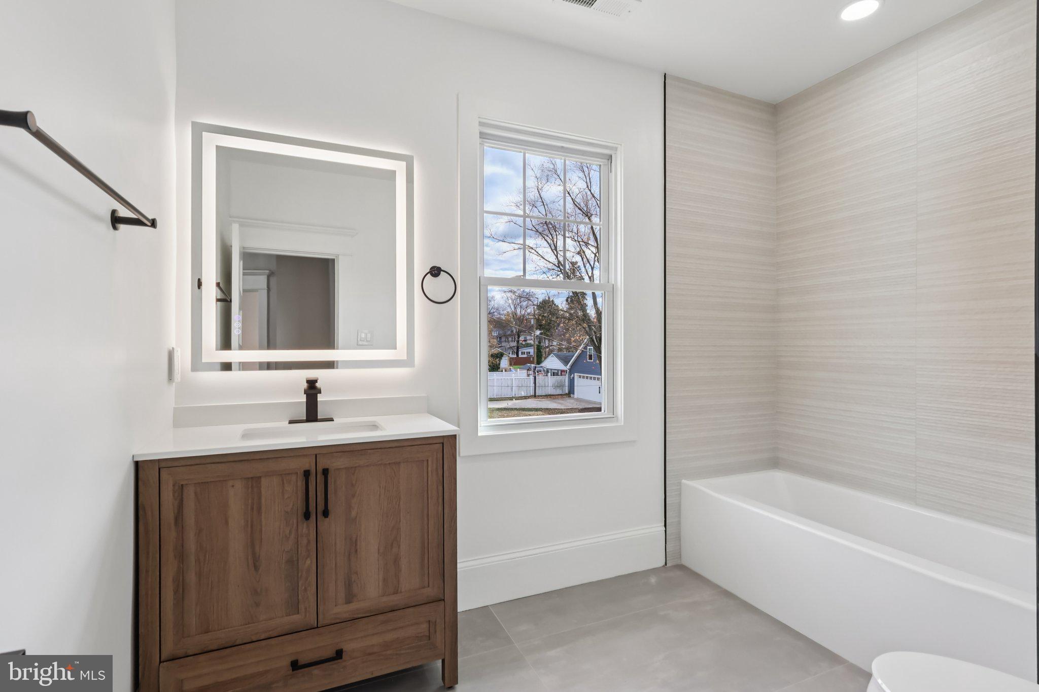 717 WASHINGTON AVENUE