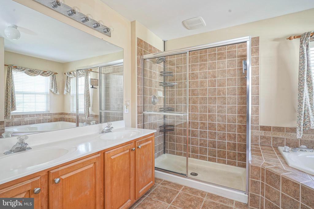 6 SYLVAN COURT