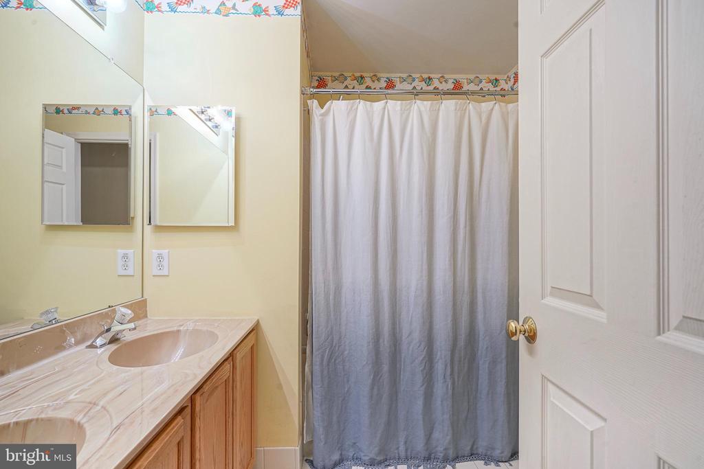 6 SYLVAN COURT
