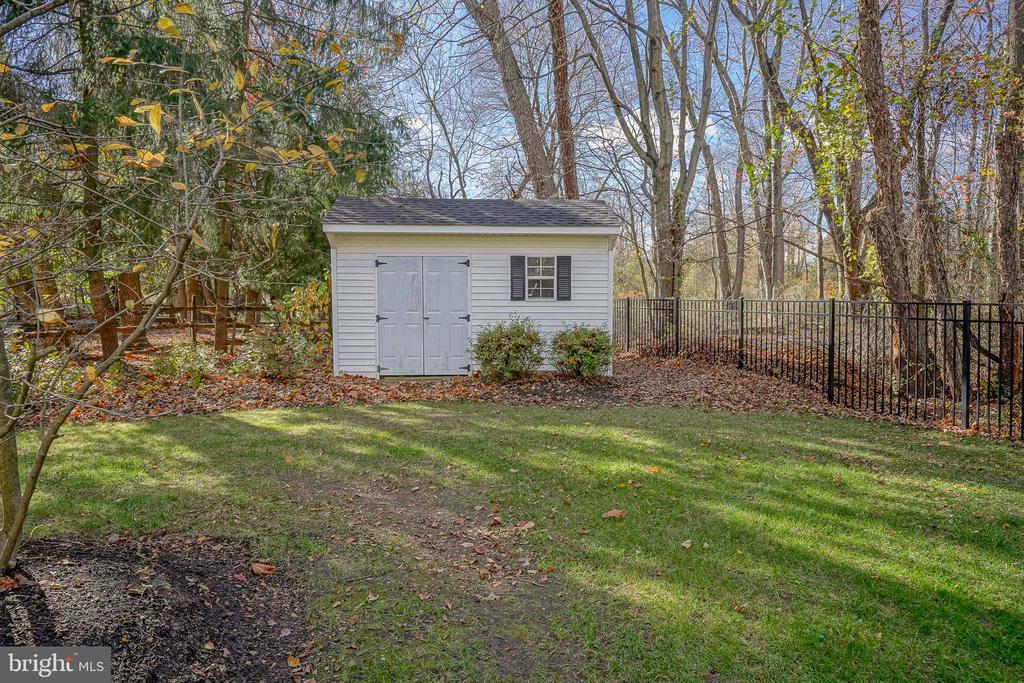6 SYLVAN COURT
