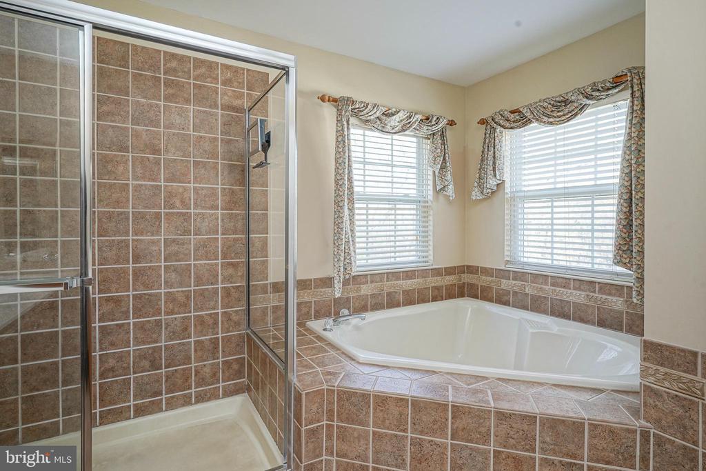6 SYLVAN COURT