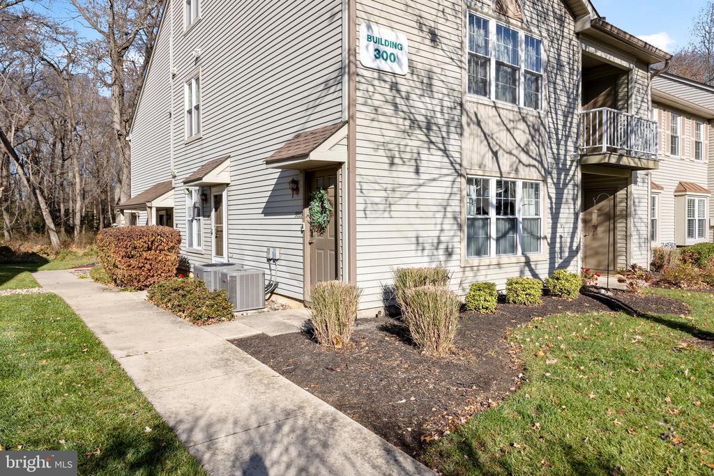 302 HARWOOD COURT B