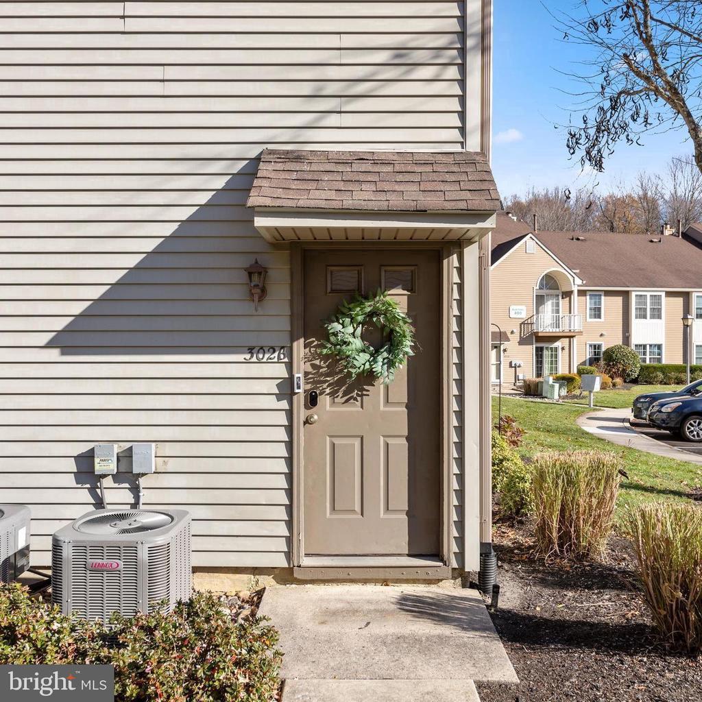 302 HARWOOD COURT B