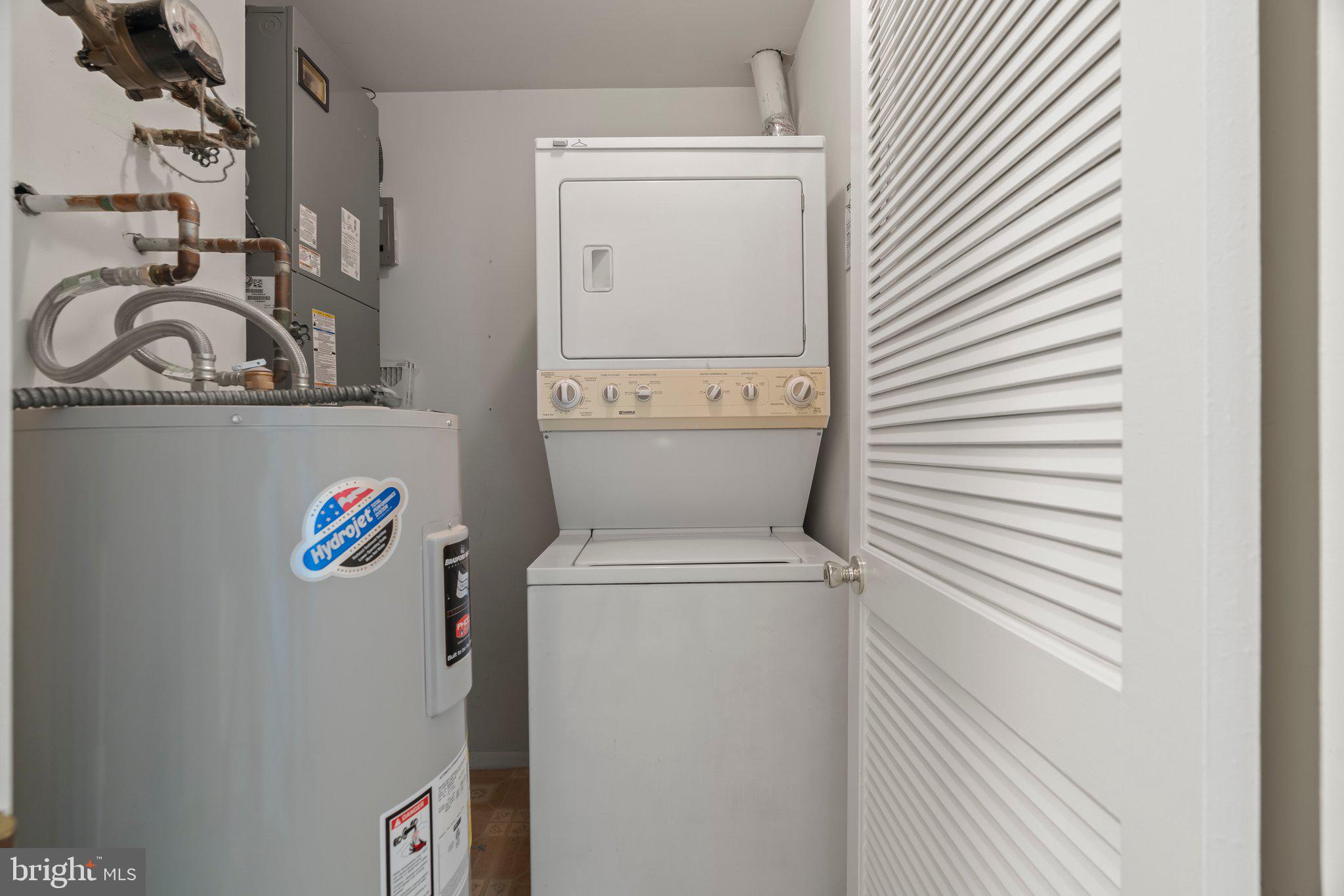 330 DELANCEY PLACE B