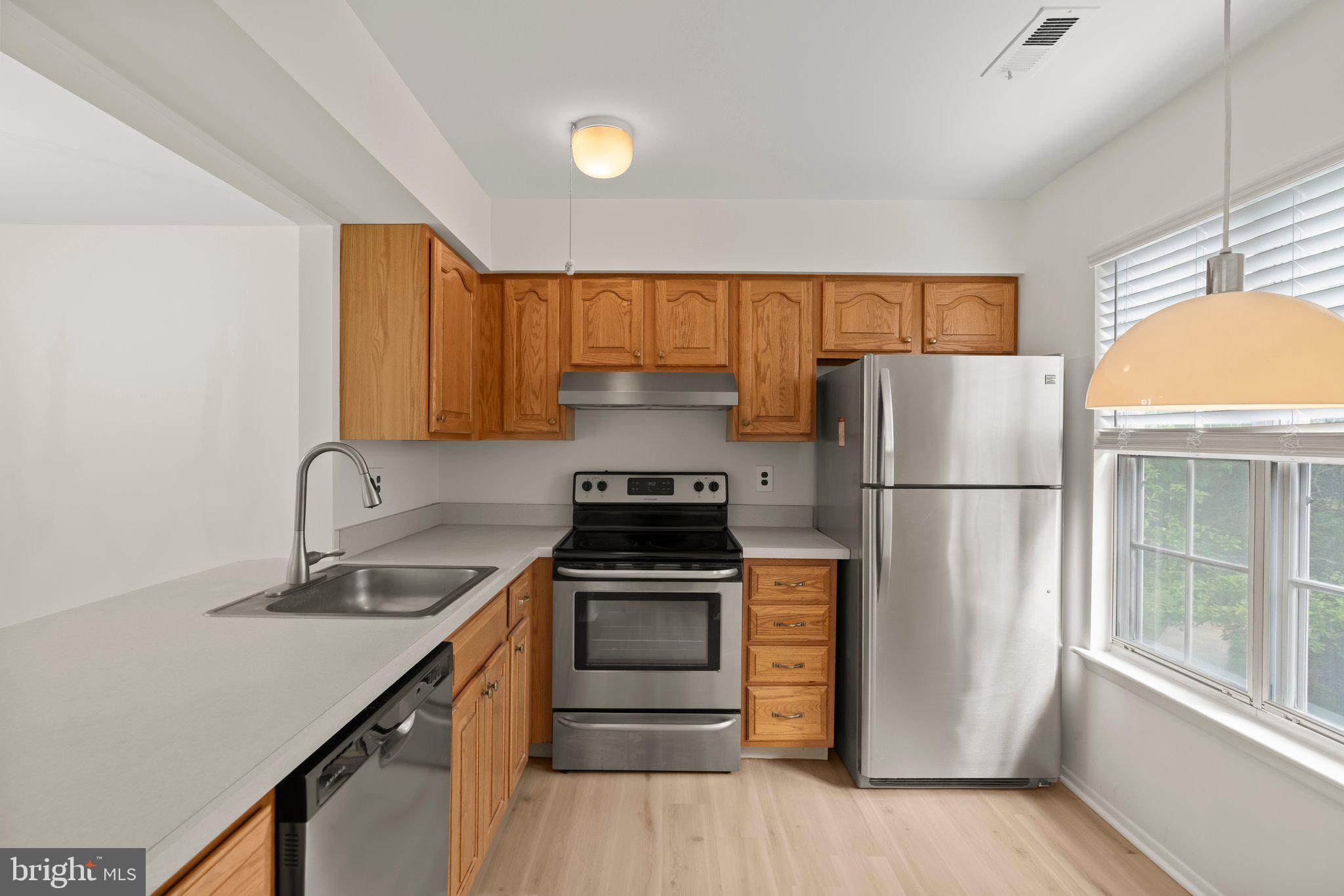 330 DELANCEY PLACE B