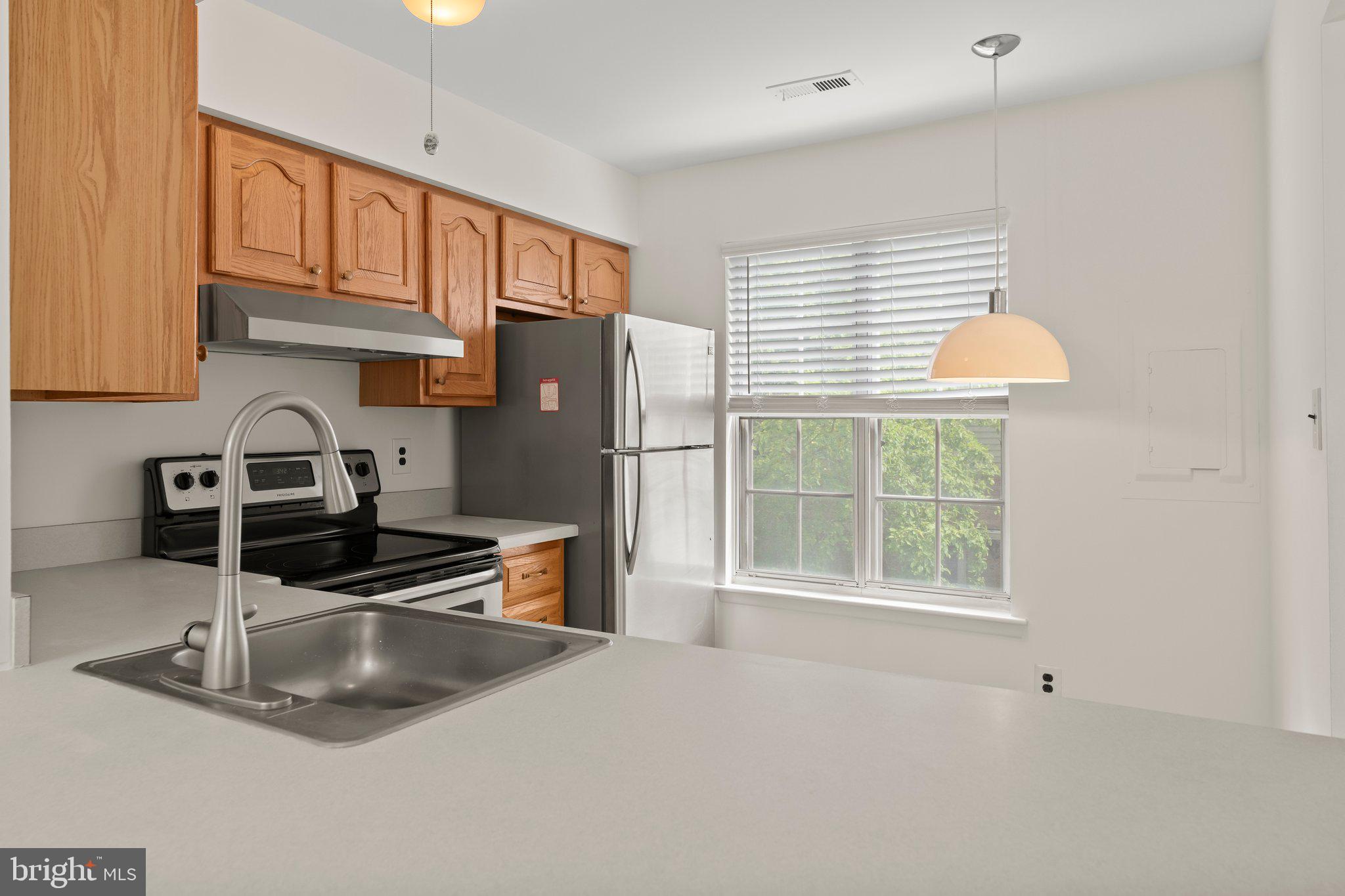 330 DELANCEY PLACE B