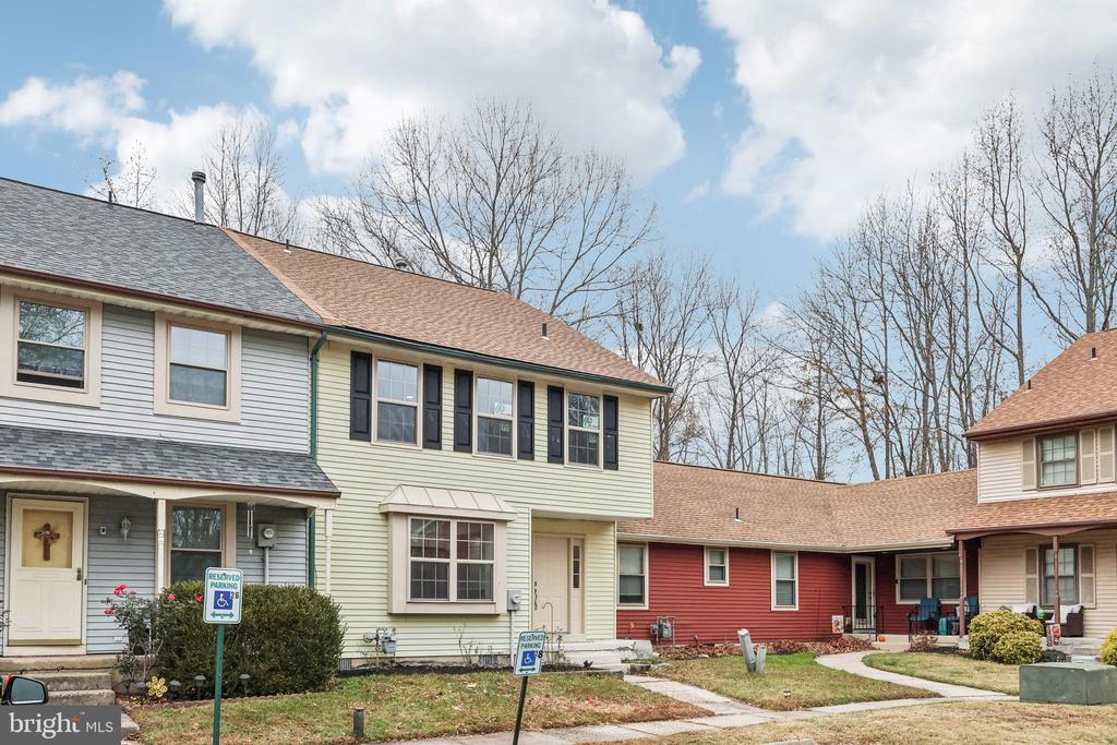 27 FAWNHOLLOW COURT
