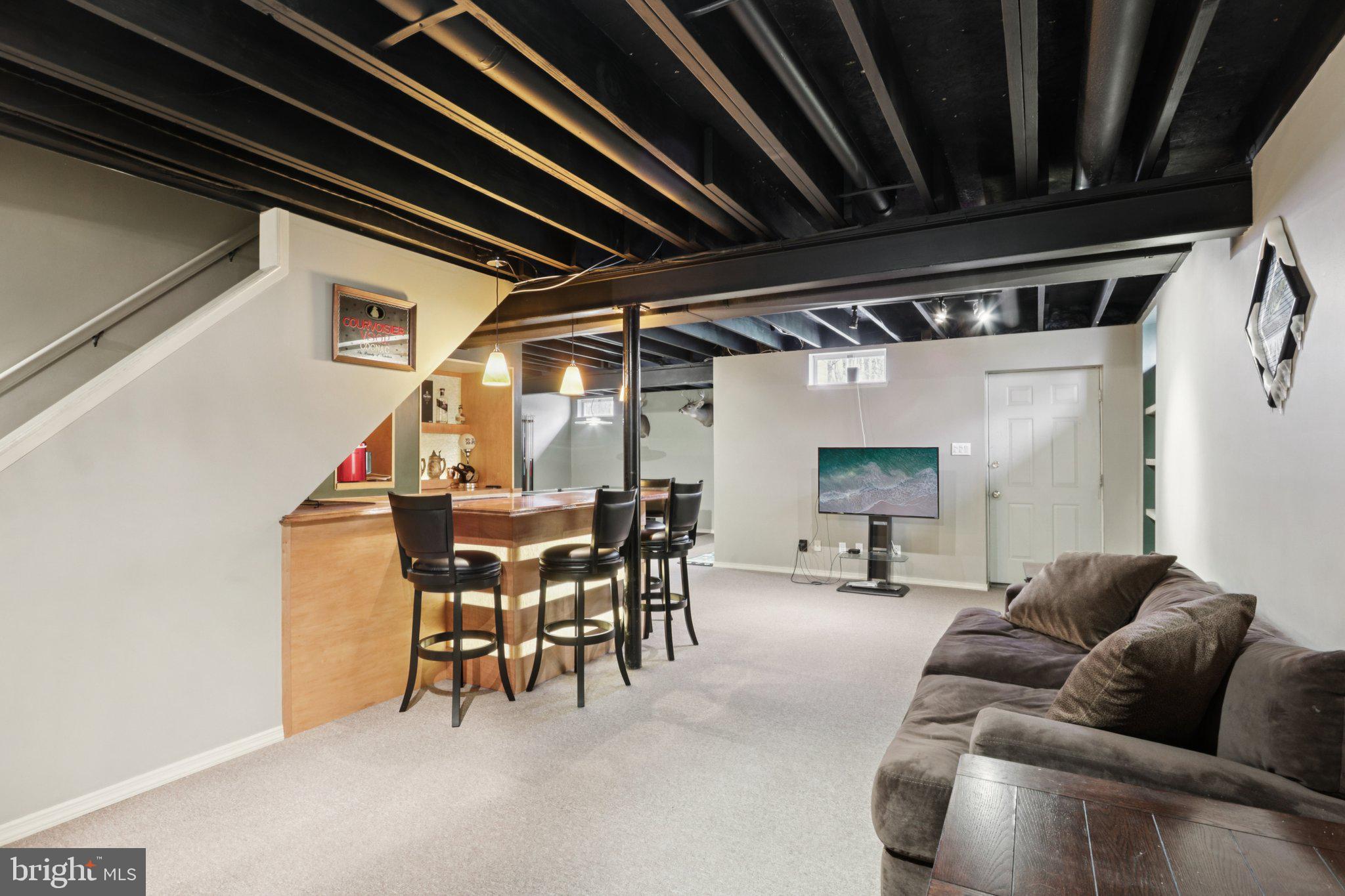 207 CHURCHILL DOWNS COURT