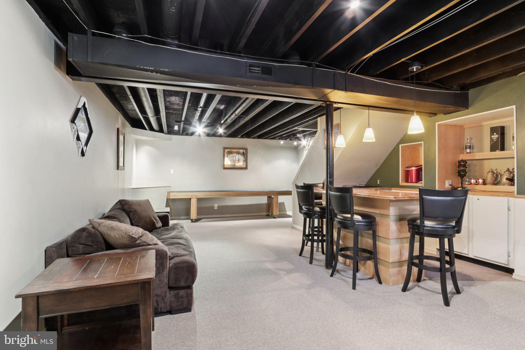 207 CHURCHILL DOWNS COURT