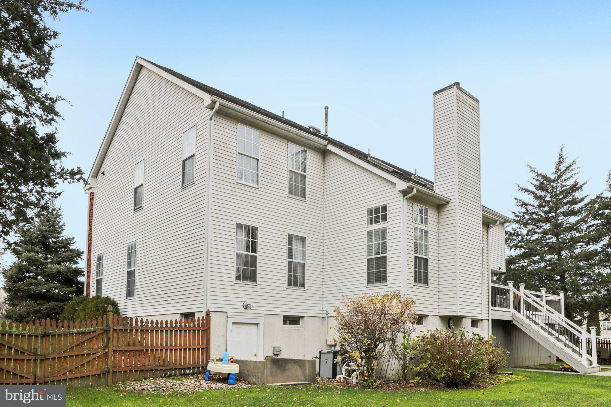 207 CHURCHILL DOWNS COURT