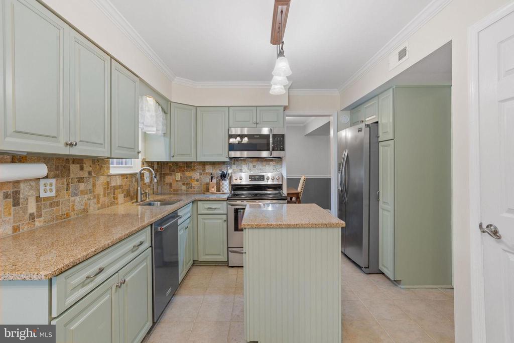 36 WHITECHAPEL DRIVE