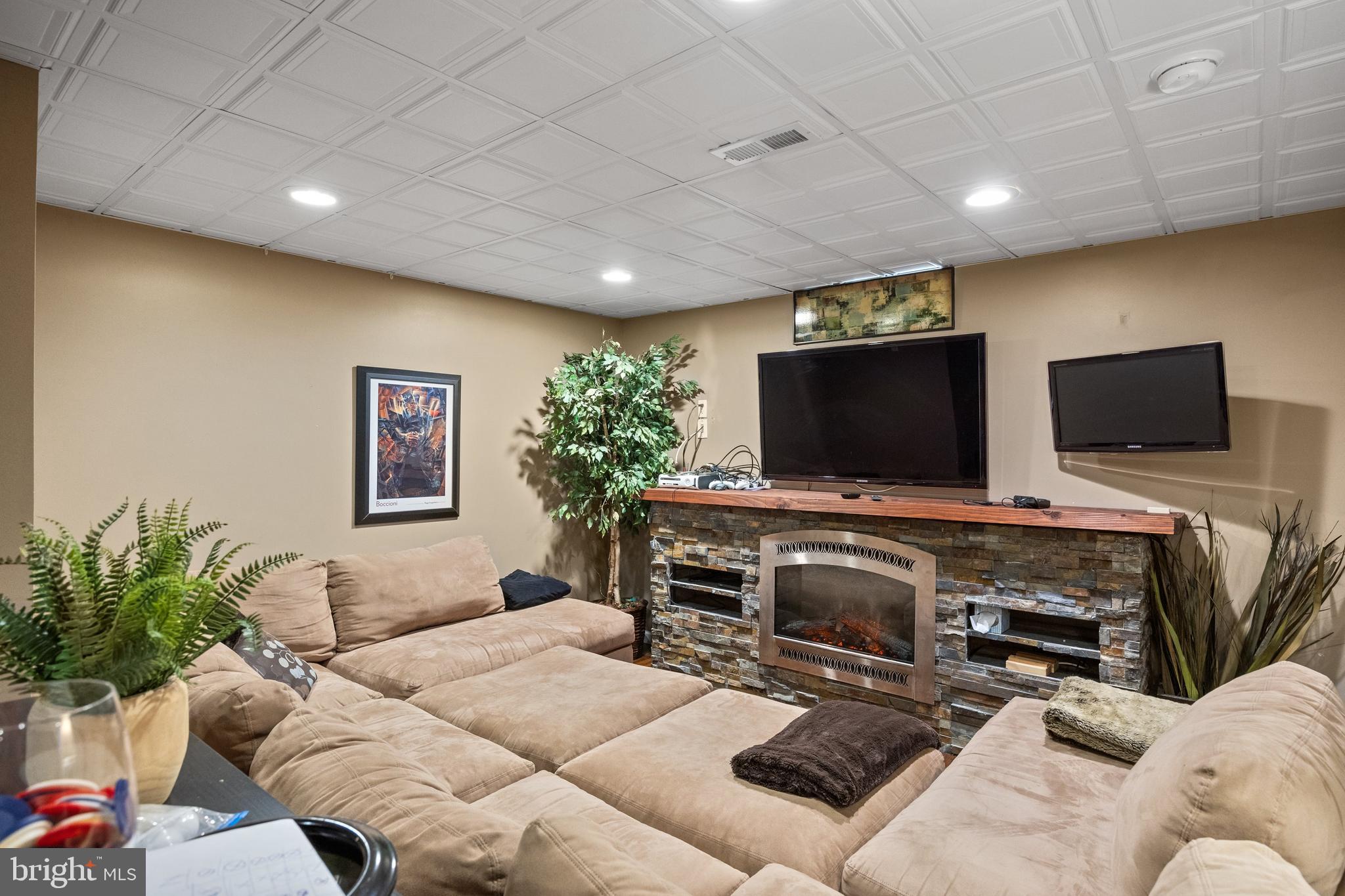12 WILDERNESS DRIVE