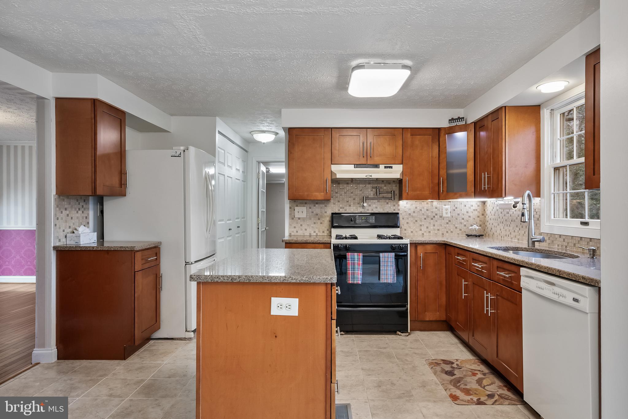 109 WOODTHRUSH TRAIL W