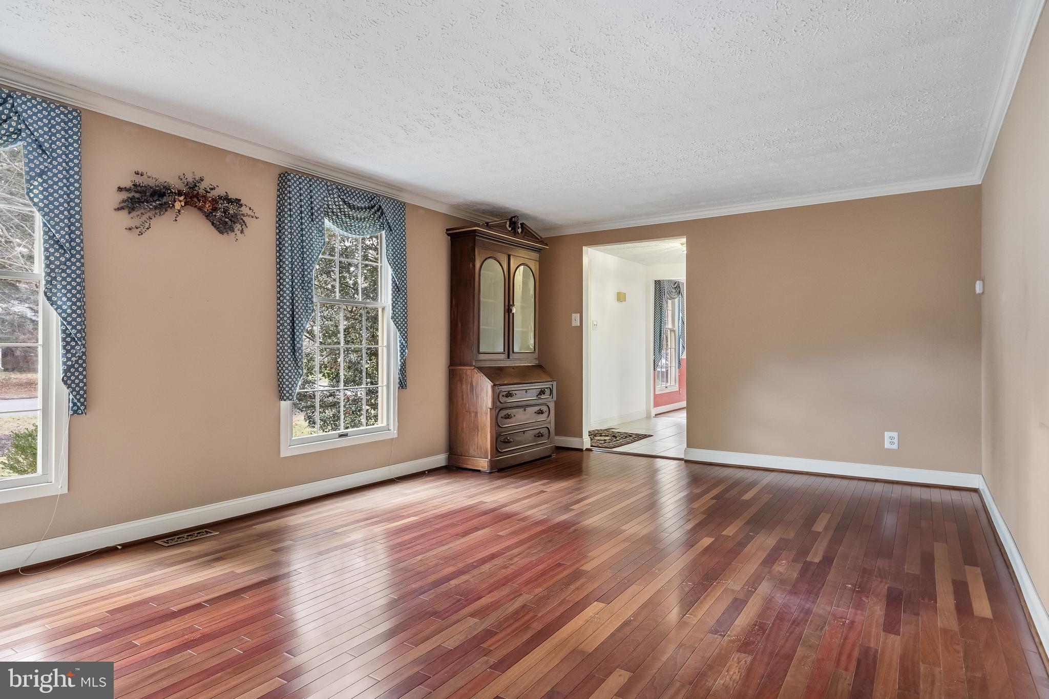 109 WOODTHRUSH TRAIL W