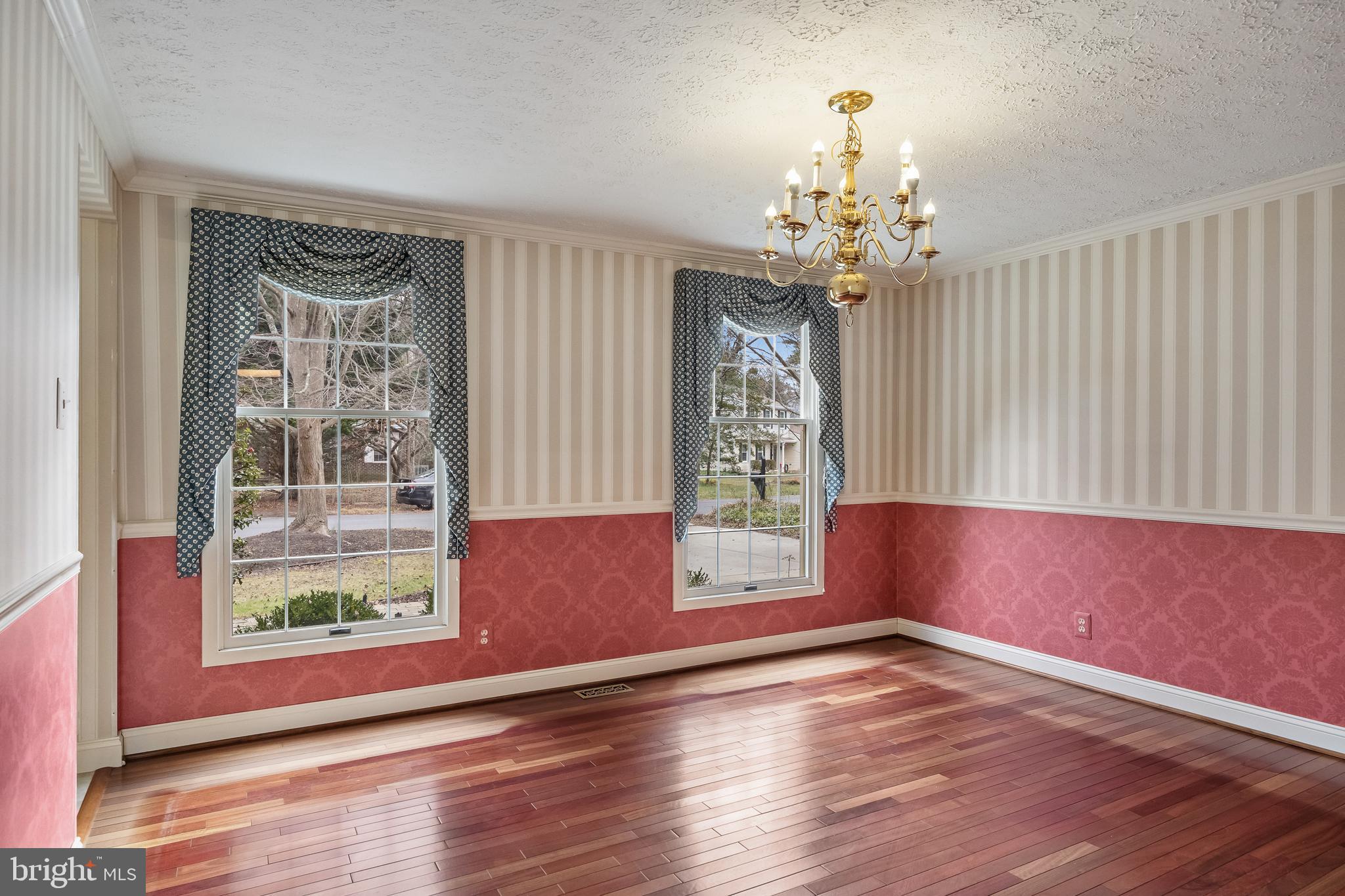 109 WOODTHRUSH TRAIL W