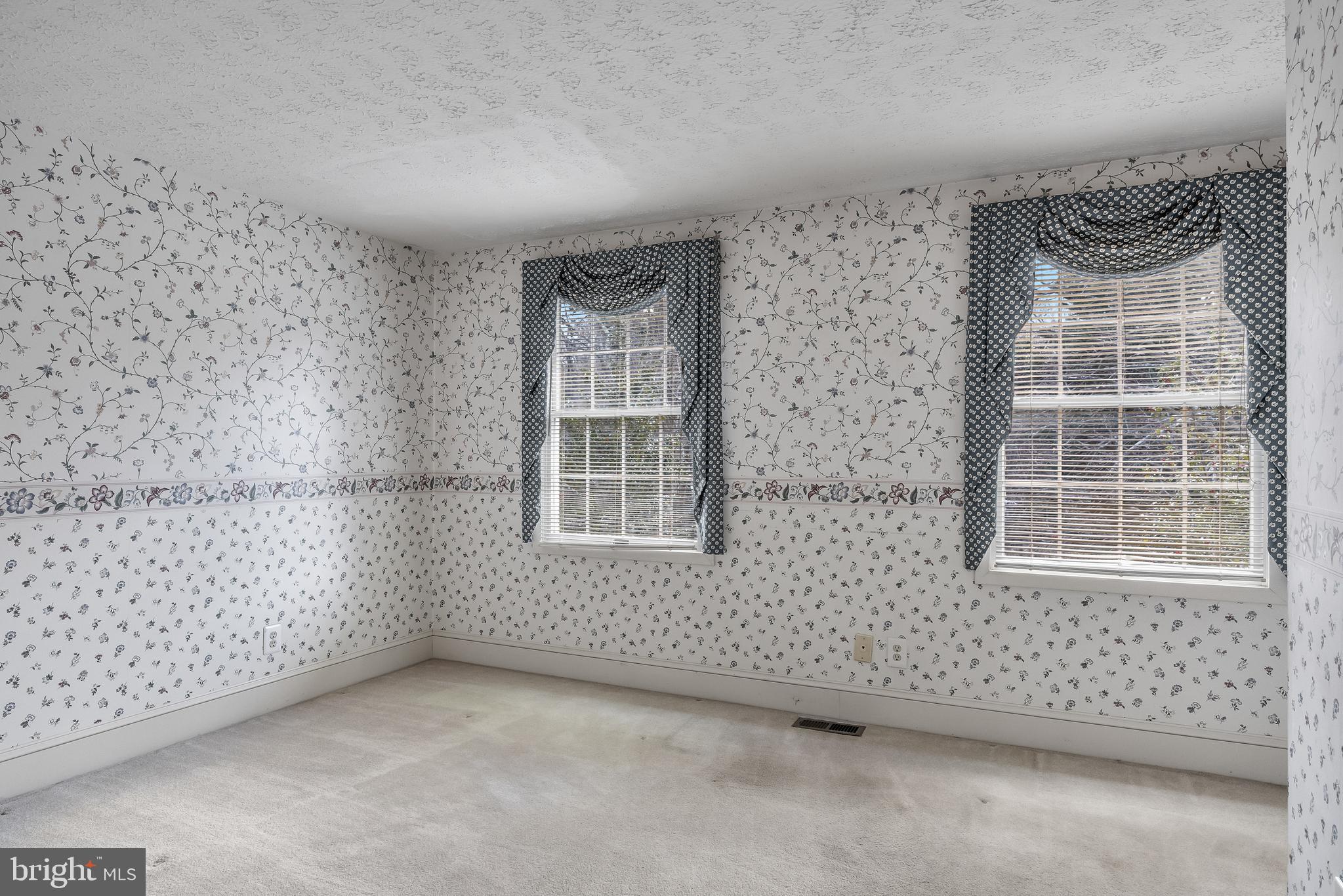 109 WOODTHRUSH TRAIL W