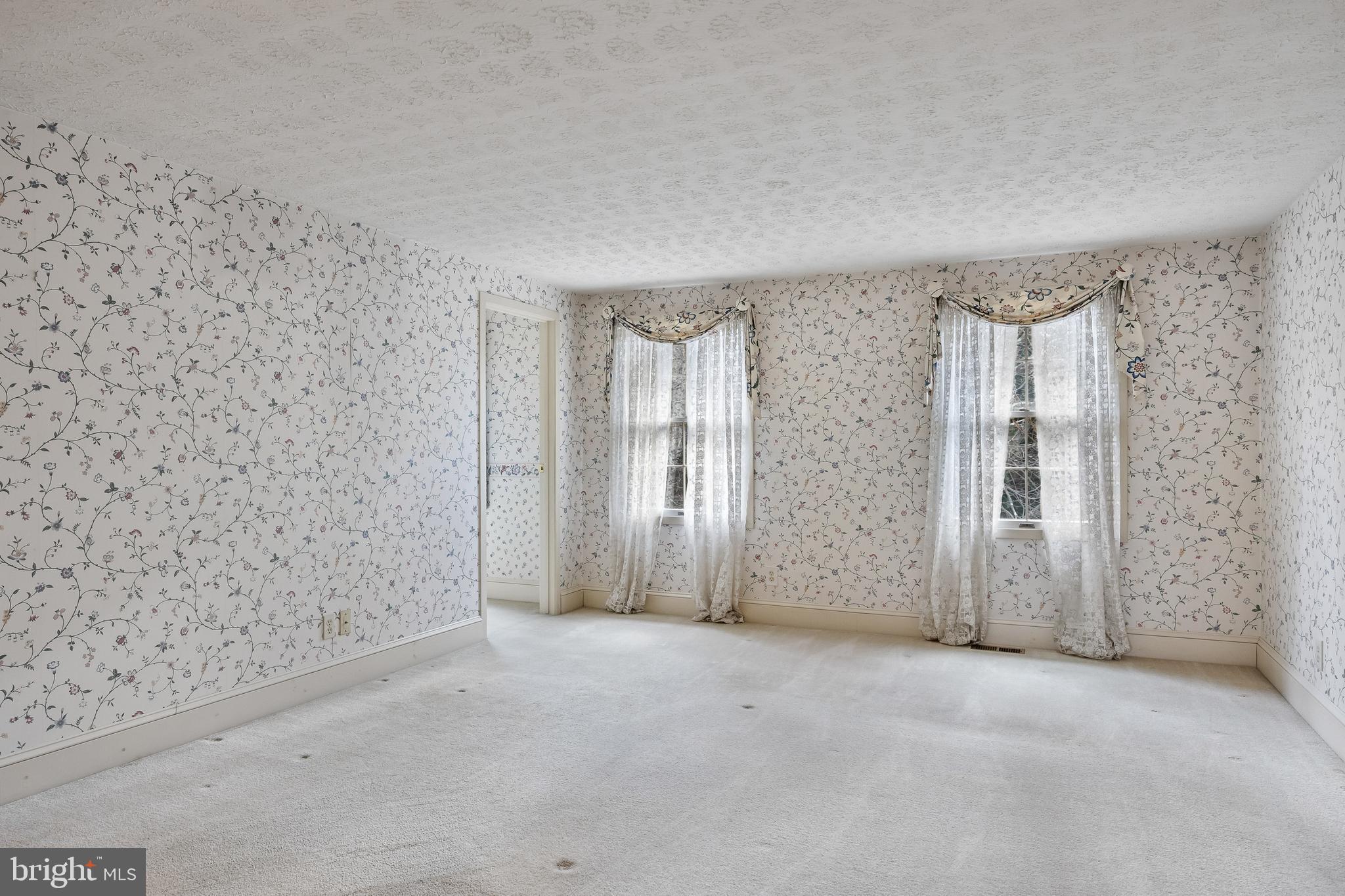 109 WOODTHRUSH TRAIL W