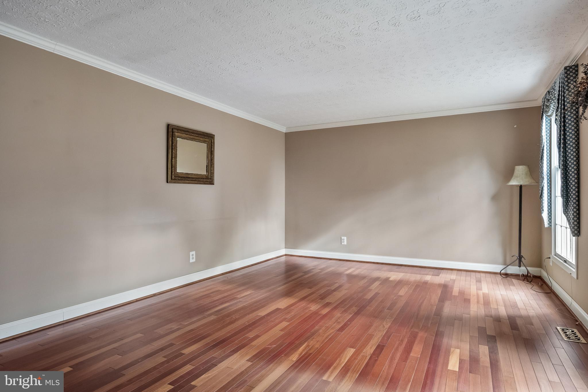 109 WOODTHRUSH TRAIL W