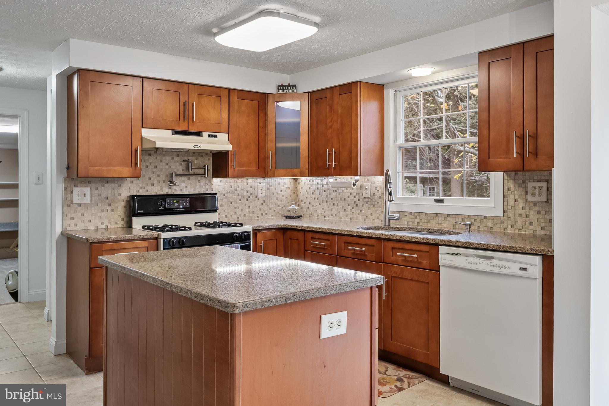 109 WOODTHRUSH TRAIL W