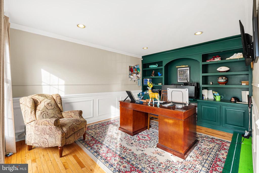 36 KENSINGTON DRIVE