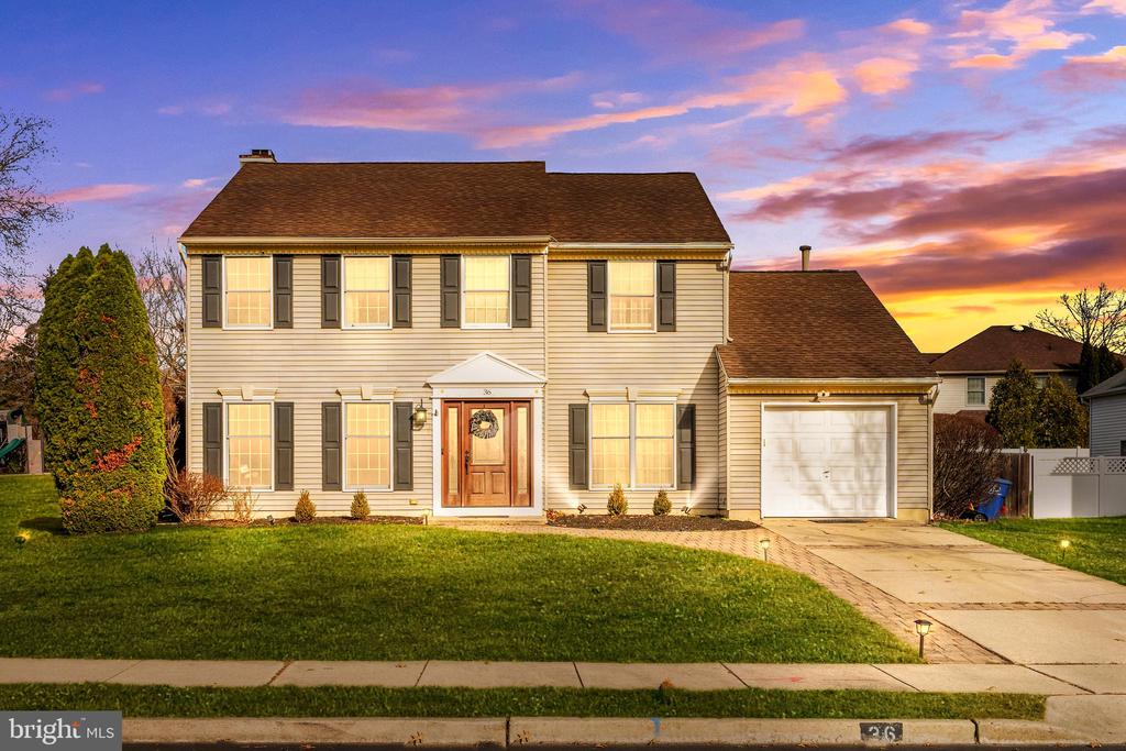 36 KENSINGTON DRIVE