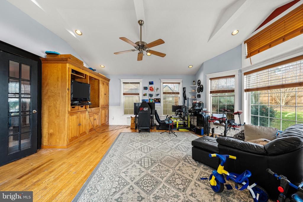 36 KENSINGTON DRIVE