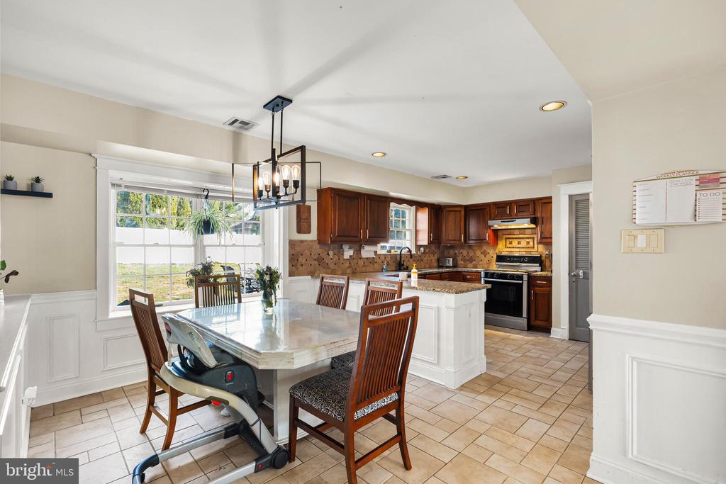 36 KENSINGTON DRIVE