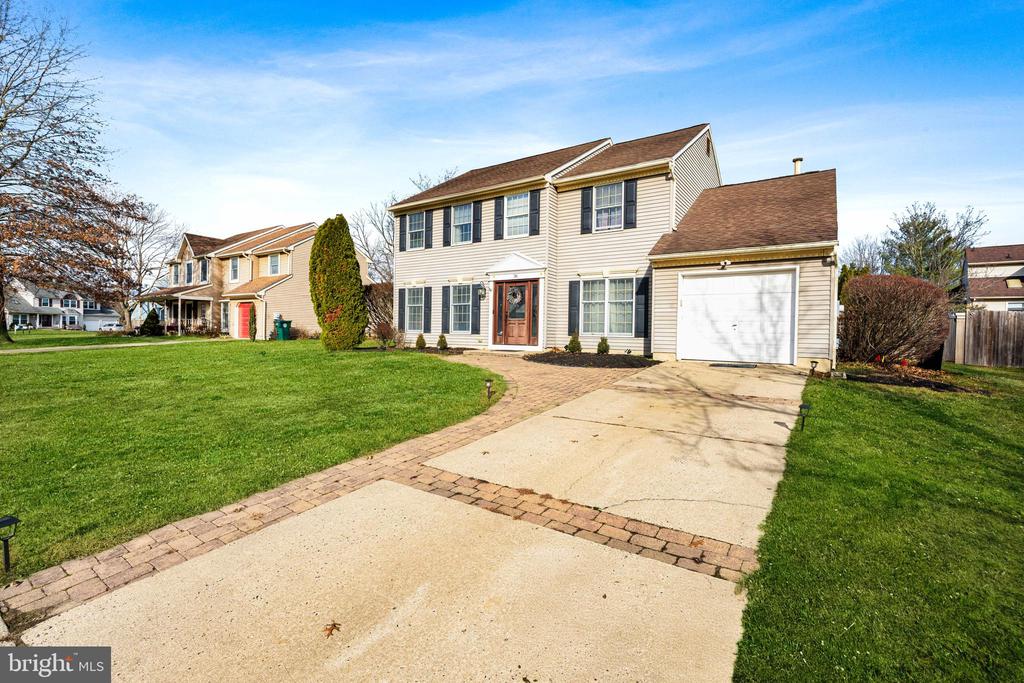 36 KENSINGTON DRIVE