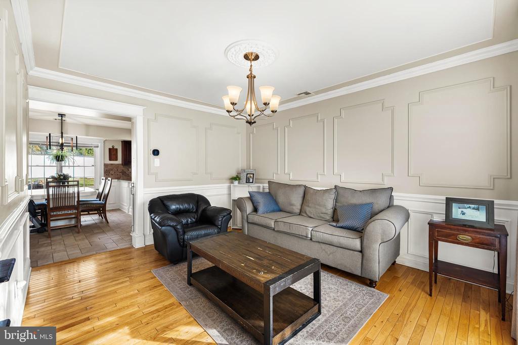 36 KENSINGTON DRIVE