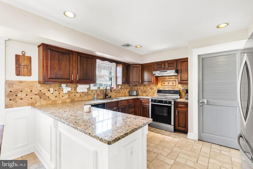 36 KENSINGTON DRIVE