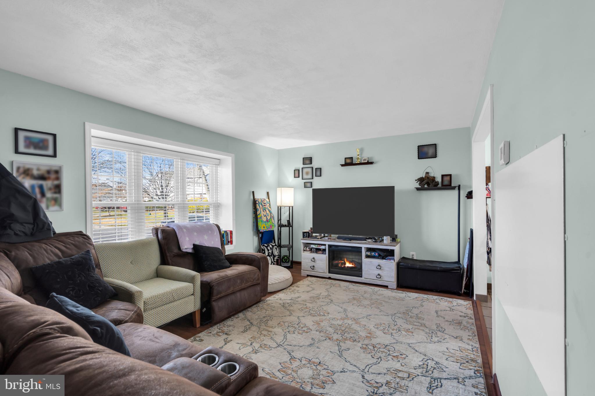 9 HONEY LOCUST LANE