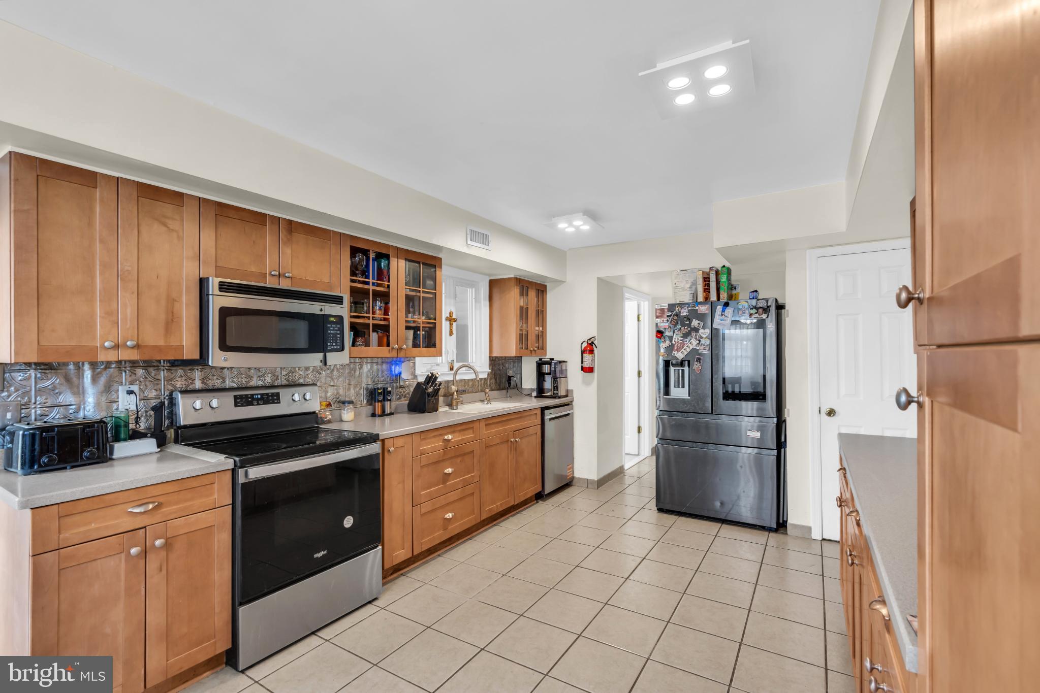 9 HONEY LOCUST LANE