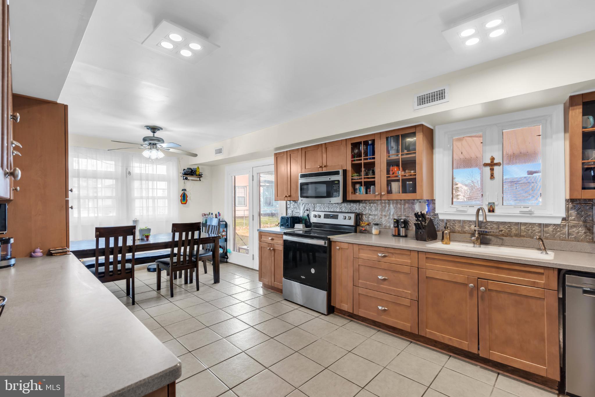 9 HONEY LOCUST LANE