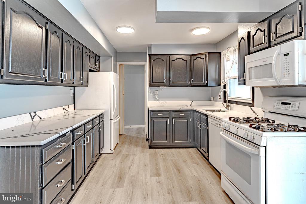 84 MIDDLEBURY LANE