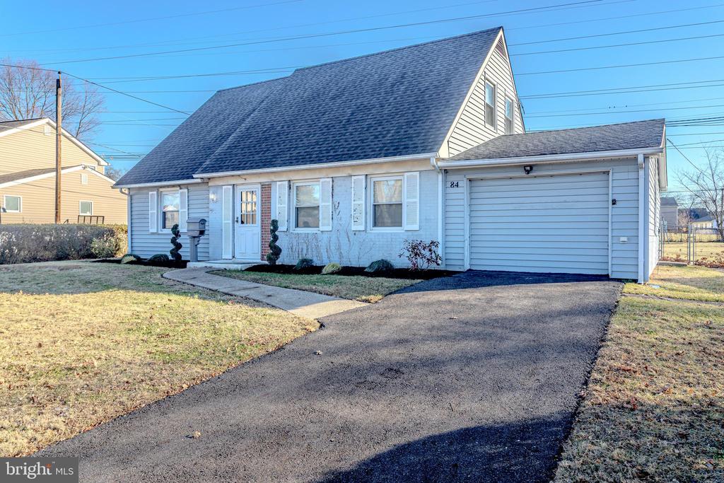 84 MIDDLEBURY LANE