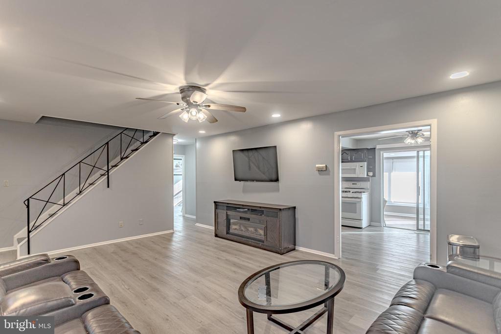 84 MIDDLEBURY LANE