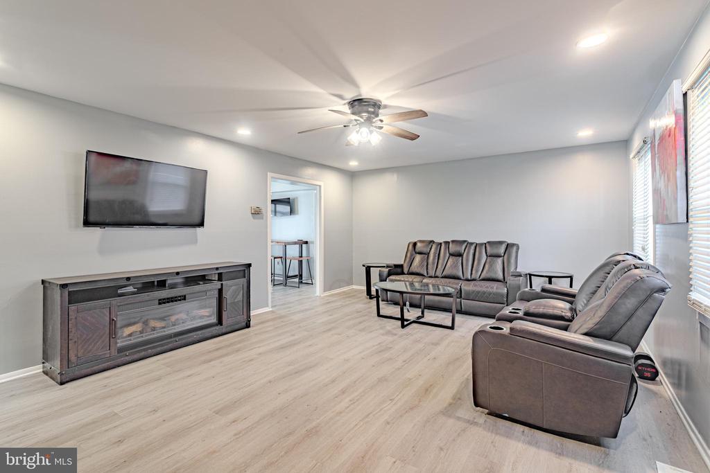84 MIDDLEBURY LANE