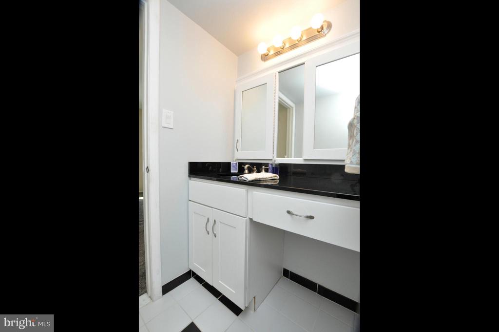 3 AVANDALE COURT