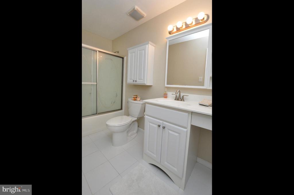 3 AVANDALE COURT