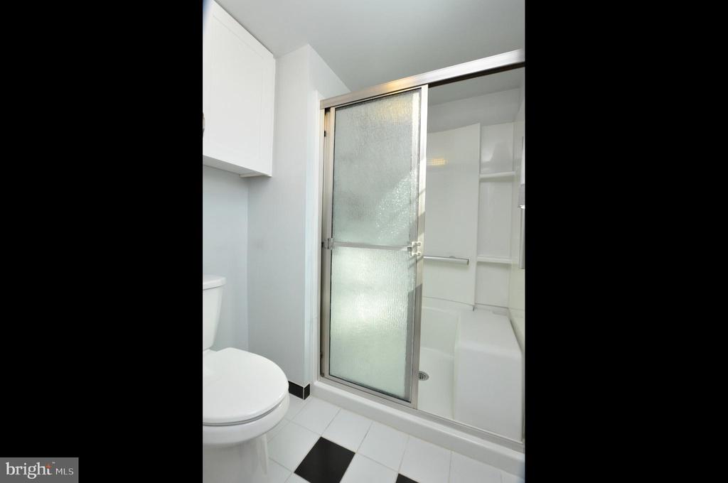 3 AVANDALE COURT