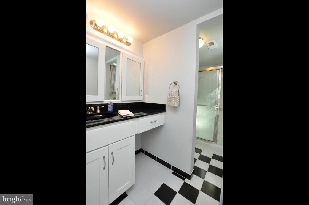 3 AVANDALE COURT